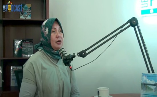 Video KALAU HANYA INGIN PINTAR BAHASA INGGRIS, YA KURSUS SAJA???- INI KATA KAJUR SASTRA INGGRIS UBB