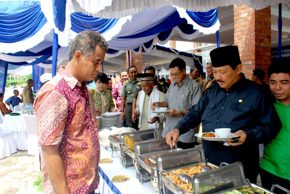 Makan siang bersama