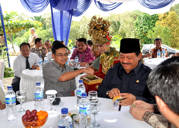 Acara tarian menyambut tamu