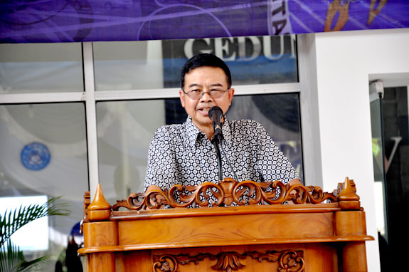 Sambutan dari Ketua Yayasan UBB, Bpk. Ir.H.Thobrani Alwi