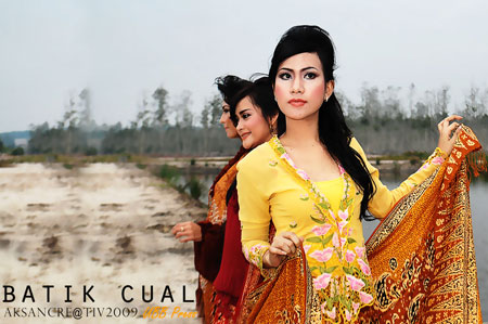 Kain cual Khas Bangka Belitung dengan motif yang anggun dan menawan